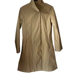Patagonia rain shadow trench coat, woman’s size XS